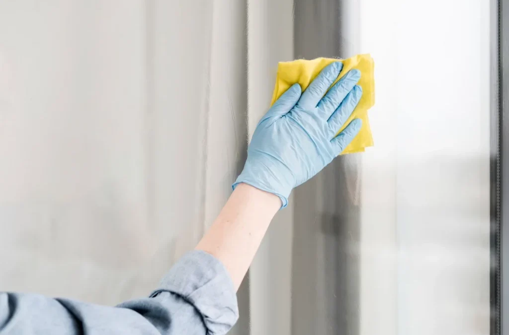 Pulizia infissi senza danni: La guida completa